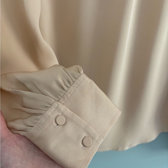 Frame Silk Long Sleeve Blouse in Washed Nude Size M - Picture 9 of 11
